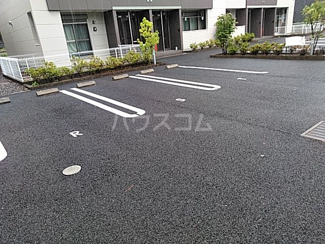 【静岡市清水区興津中町のアパートの駐車場】