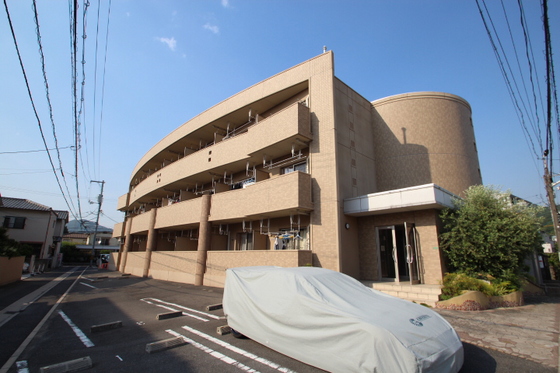 安芸郡府中町石井城のマンションの建物外観