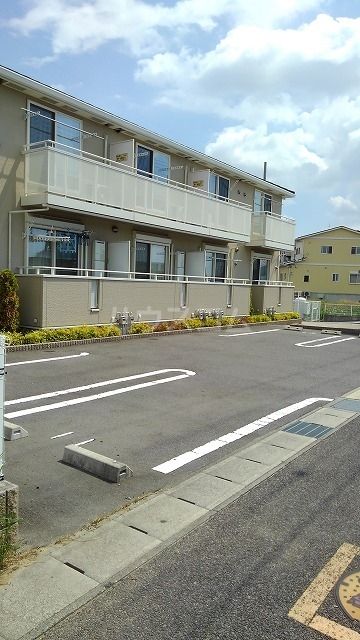 【半田市庚申町のアパートの駐車場】