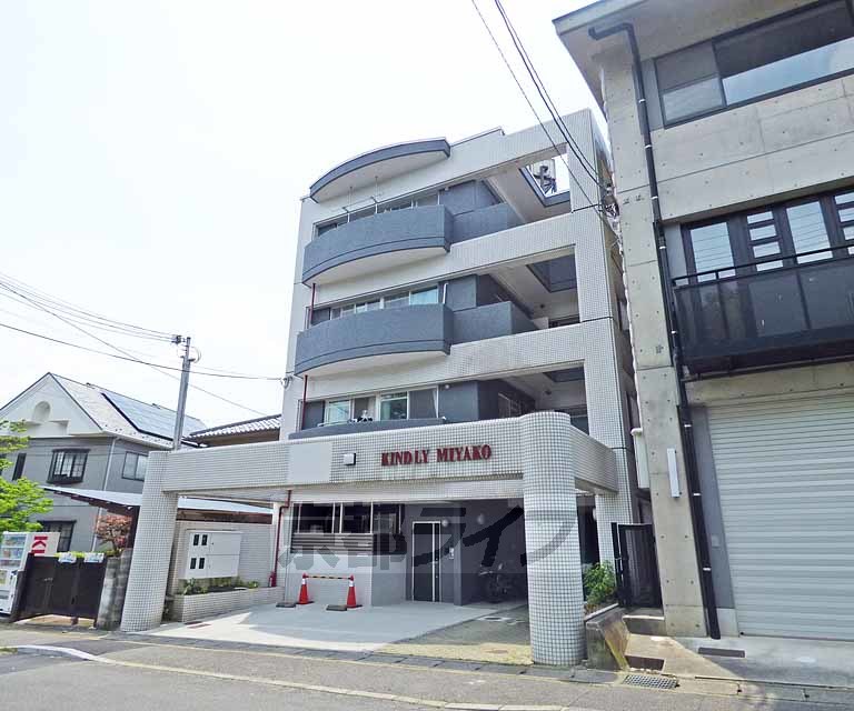 京都市北区大宮田尻町のマンションの建物外観