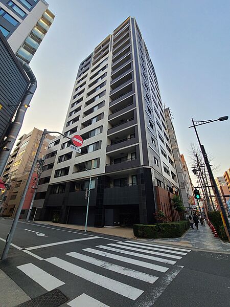 中央区日本橋久松町のマンションの建物外観