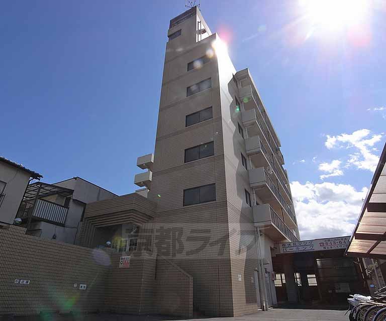 京都市伏見区深草山村町のマンションの建物外観