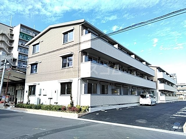 京都市右京区西院西溝崎町のアパートの建物外観