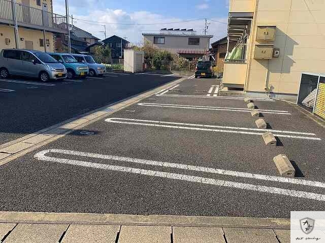 【美濃加茂市御門町のアパートの駐車場】