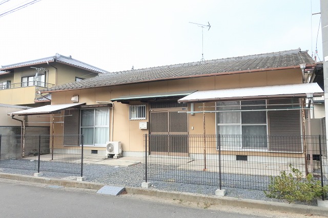 久米町平屋一戸建の建物外観