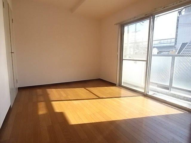 居室・リビング　日当り良好な洋室です