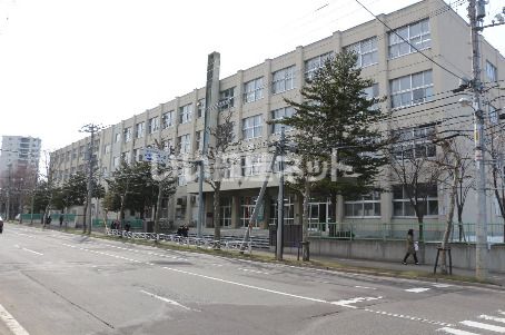 中学校　八条中学校（中学校）まで258m