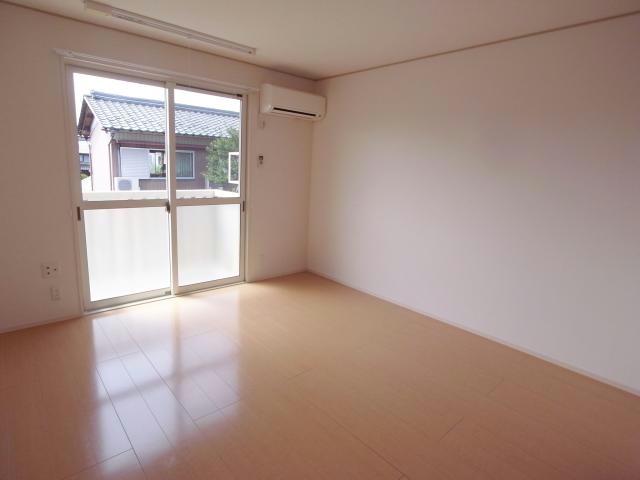 居室・リビング　※同型参考写真