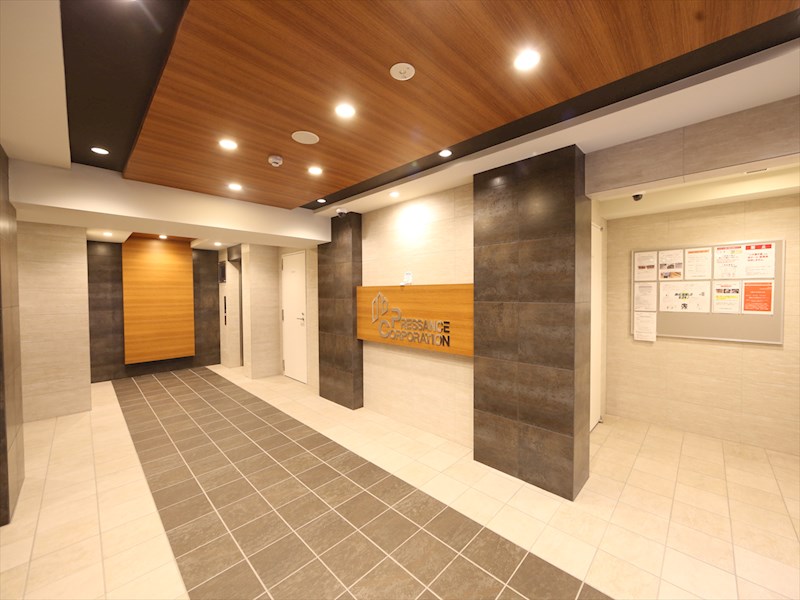 エントランス　エントランス　オートロック　宅配ＢＯＸ　防犯カメラ