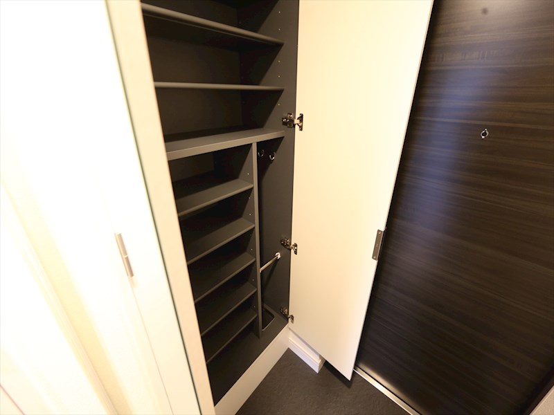 玄関　玄関　シューズボックス付（収納充実してます）