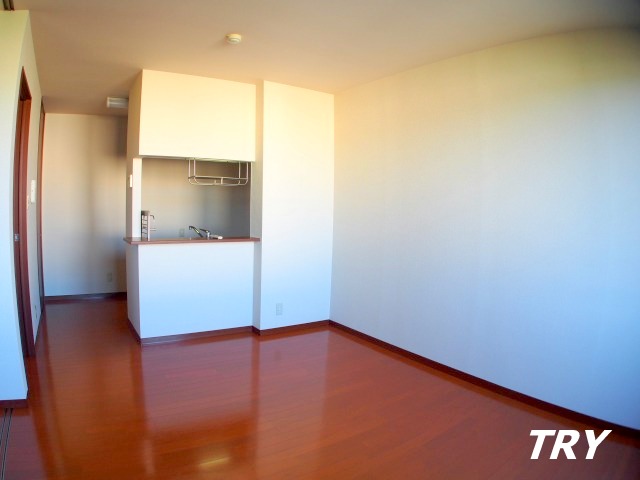 居室・リビング　カウンターキッチンのリビング