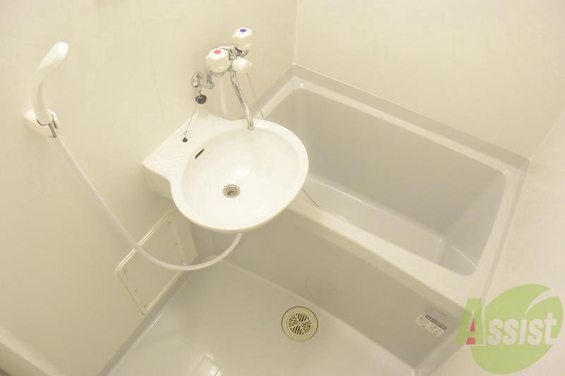 バス・シャワールーム　一日の疲れを癒せます！！