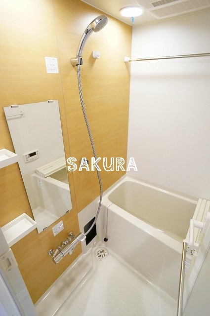 バス・シャワールーム　嬉しい追い焚き・浴室乾燥機付きです♪