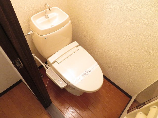 トイレ　温水洗浄便座