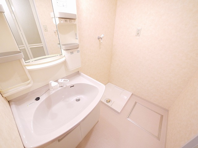 洗面設備　スペースが確保できる洗面所です