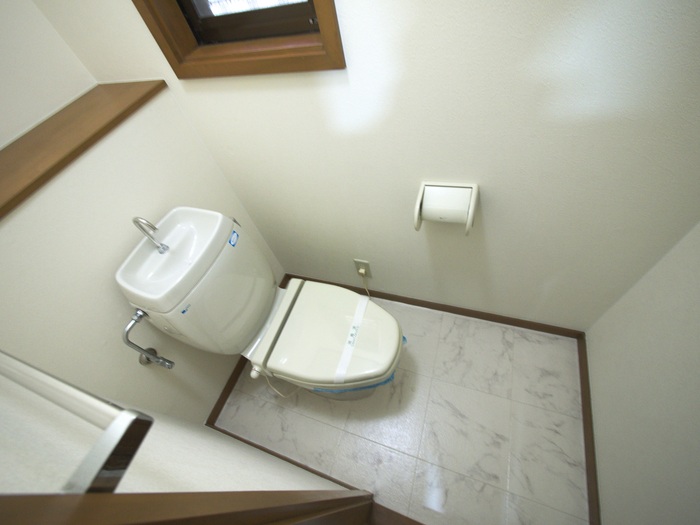 トイレ　トイレに窓があり明るいです