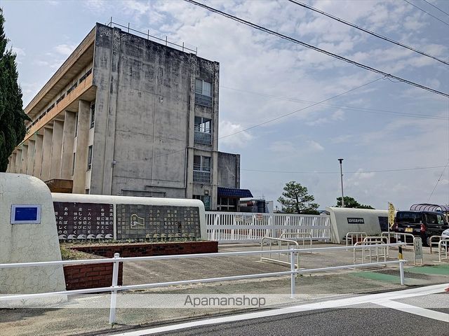 小学校　港小学校（小学校）まで9999m