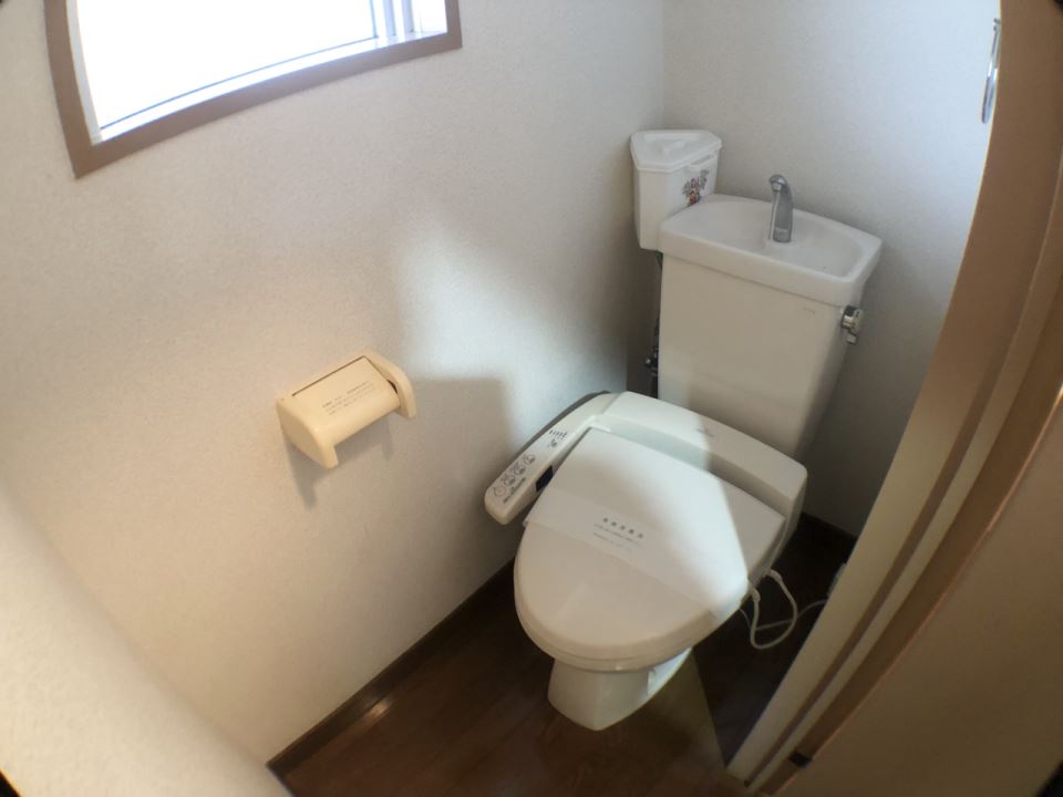 トイレ　３畳のキッチンです