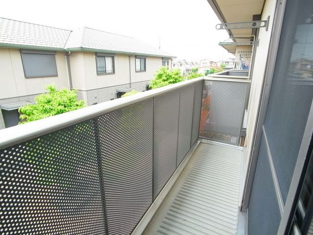 その他設備　♪お布団が難なく干せる大きなバルコニー♪