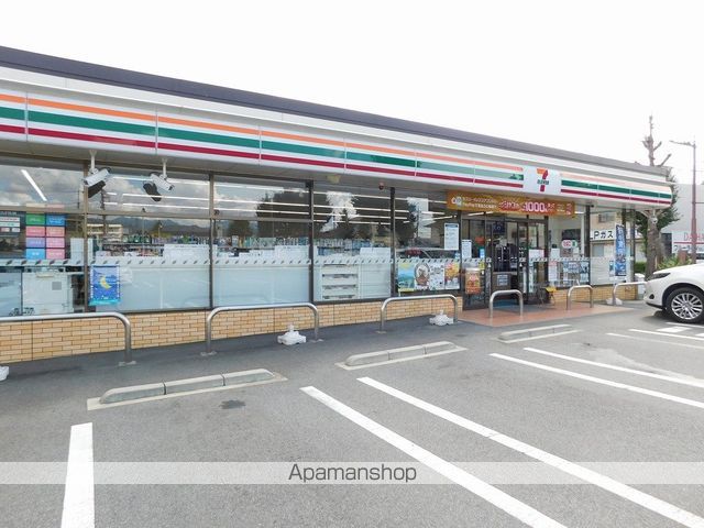 コンビニ　セブンイレブン（コンビニ）まで697m