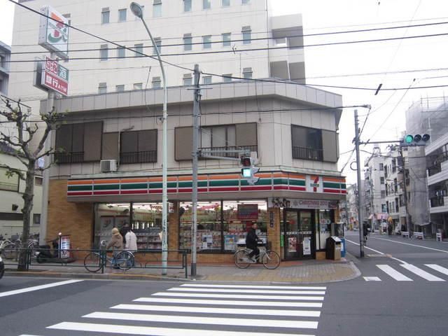 コンビニ　セブンイレブン（コンビニ）まで240m