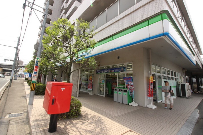 コンビニ　ファミリーマート（コンビニ）まで350m