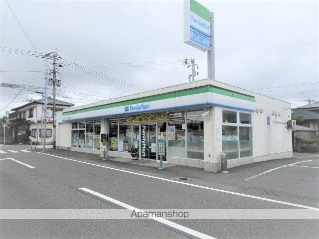 コンビニ　ファミリーマート（コンビニ）まで1445m