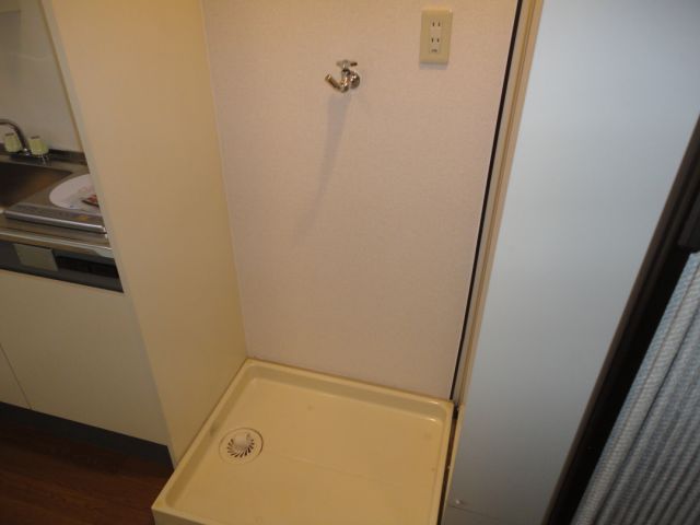 その他設備　防水パン付洗濯機置場