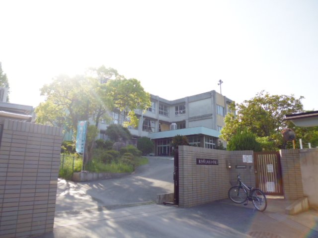 小学校　枚方市立氷室小学校（小学校）まで301m