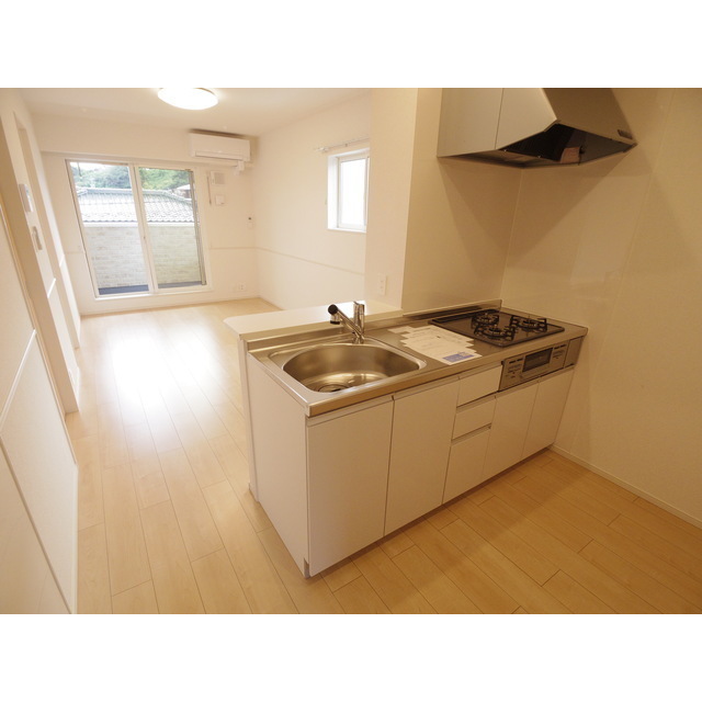 キッチン　※同型角部屋画像使用中