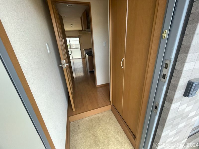 玄関　（同建物イメージです。）