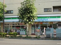コンビニ　ファミリーマート三ツ沢下町店（コンビニ）まで592m