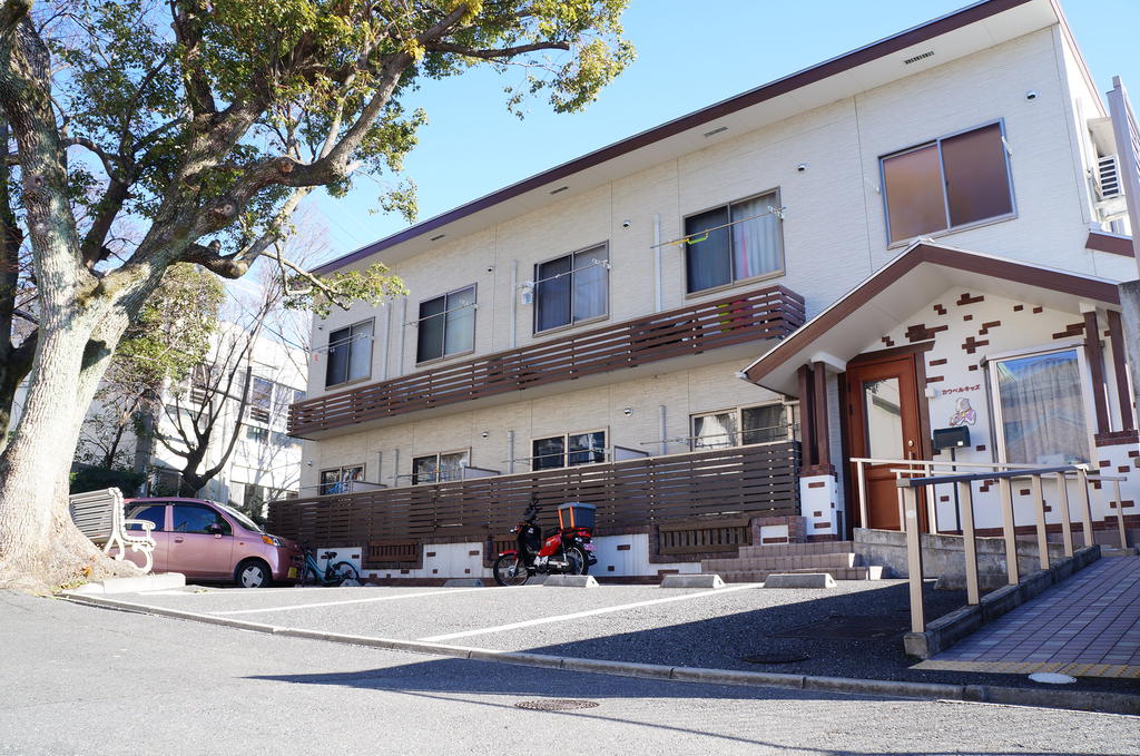 向日市鶏冠井町のアパートの建物外観