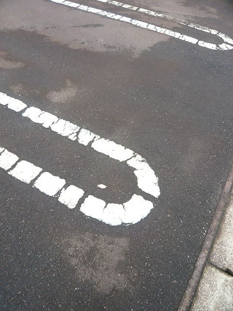 【上越市大字塚田新田のアパートの駐車場】