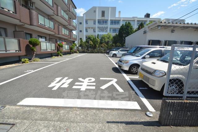 【アメニティライフ荻野の駐車場】