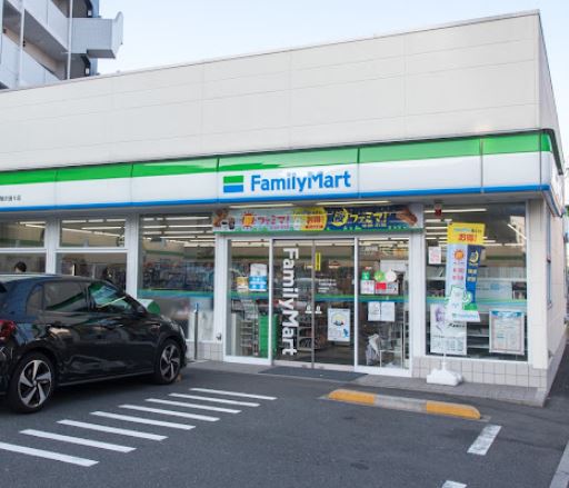 コンビニ　ファミリーマート下馬駒沢通り店（コンビニ）まで91m