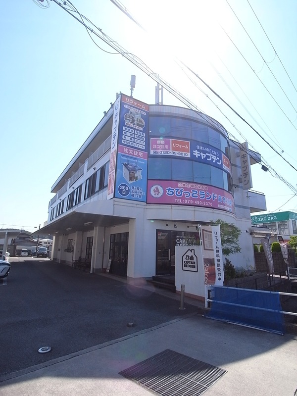 高砂市米田町島のマンションの建物外観