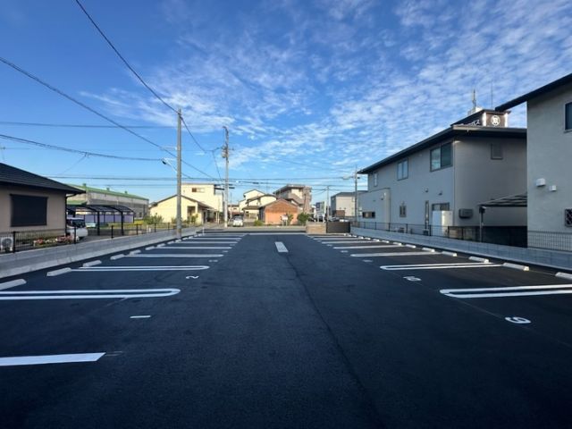 【ソフィア庄内の駐車場】