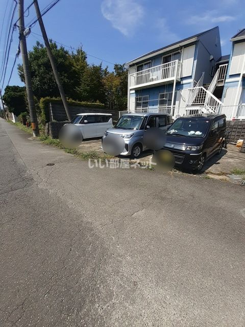 【富士宮市源道寺町のアパートの駐車場】