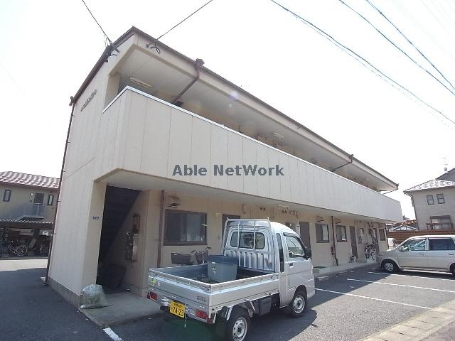 【岐阜市西荘のアパートの建物外観】