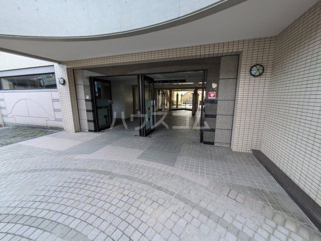 【岡崎市矢作町のマンションのエントランス】