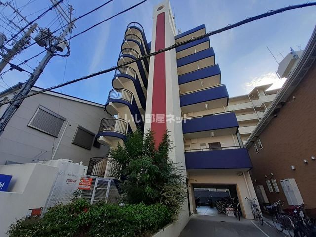 東大阪市瓢箪山町のマンションの建物外観