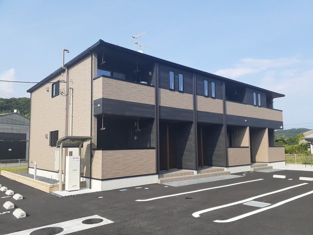 【館山市那古のアパートの建物外観】