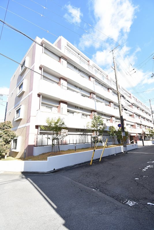 京都市伏見区深草西浦町２丁目のマンションの建物外観