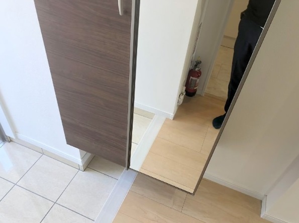 玄関　※別部屋の写真です、現状優先になります