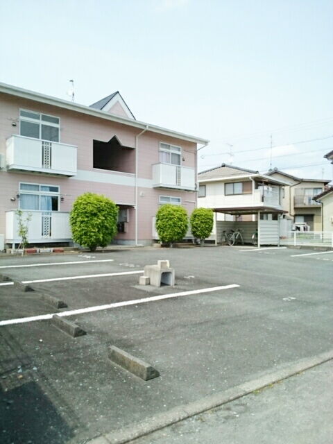 【浜松市浜名区尾野のアパートの駐車場】