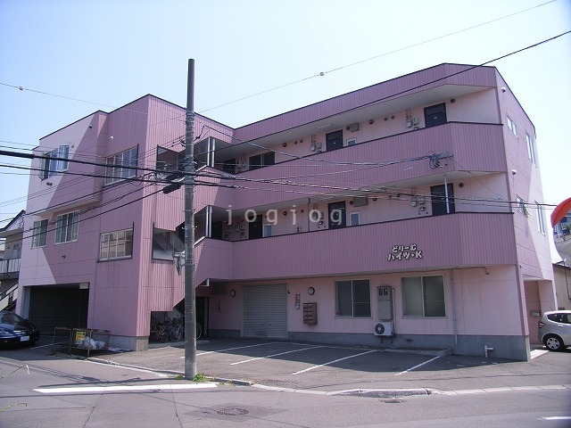 函館市美原のアパートの建物外観