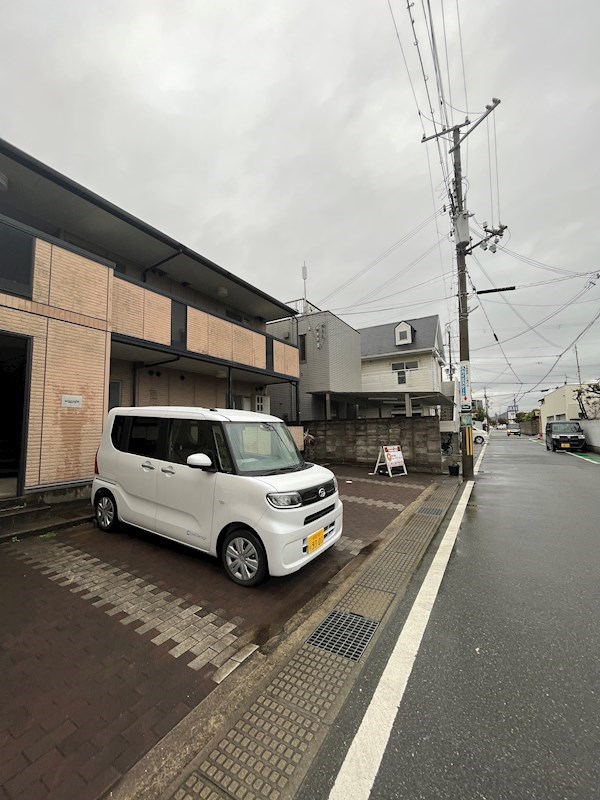 【姫路市飾磨区細江のアパートの駐車場】