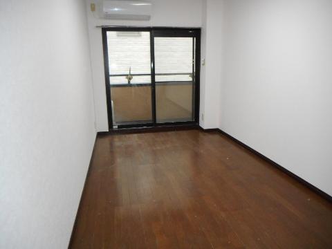 居室・リビング　室内