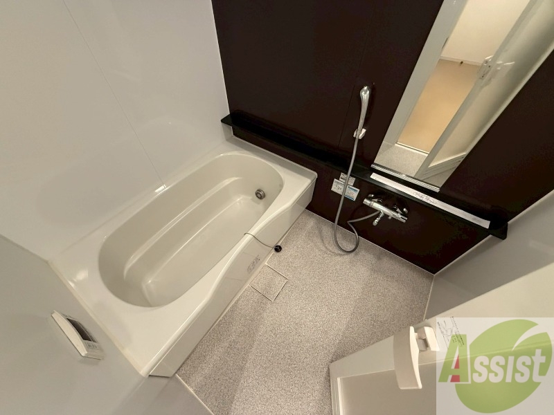 バス・シャワールーム　お風呂になります。一日の疲れを癒してくださいね。